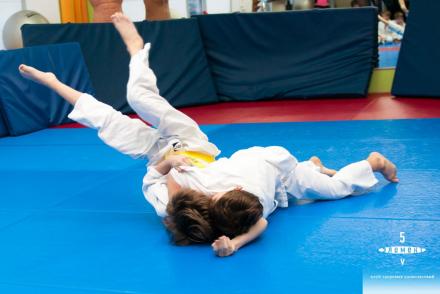5 Fight— фітнес-клуб 5 елемент