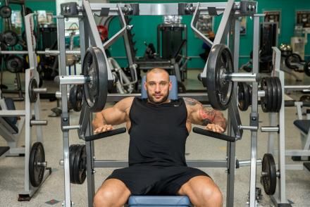 Заняття на Hammer Strength— фітнес-клуб 5 елемент