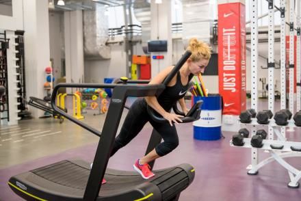 Заняття на Technogym Skillmill— фітнес-клуб 5 елемент