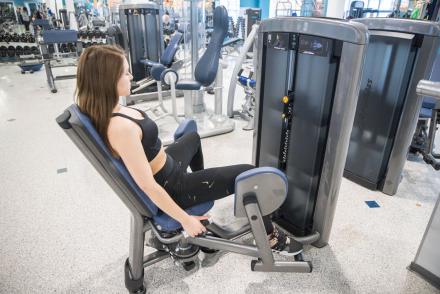 Тренажеры для сведения и разведения ног от Life Fitness— фитнес-клуб 5 элемент