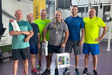 Олімпійські змагання з веслування, бігу та жиму клубу «5 елемент»— фітнес-клуб 5 елемент